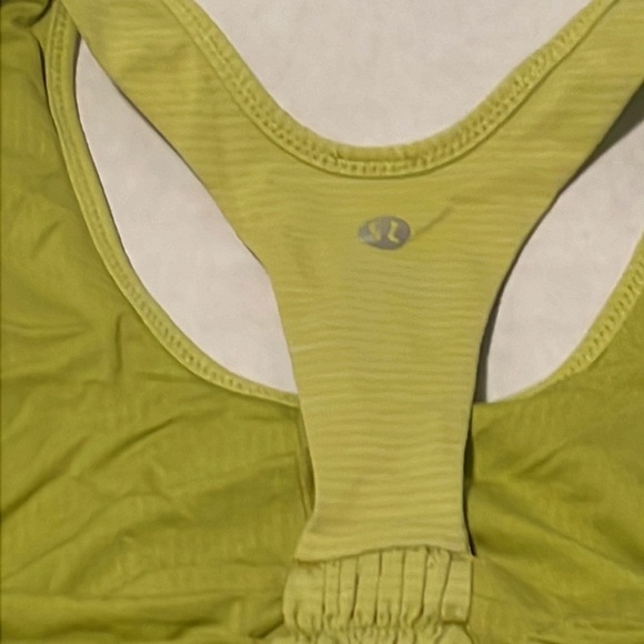 Lululemon tank top size 6. - Picture 4 of 6